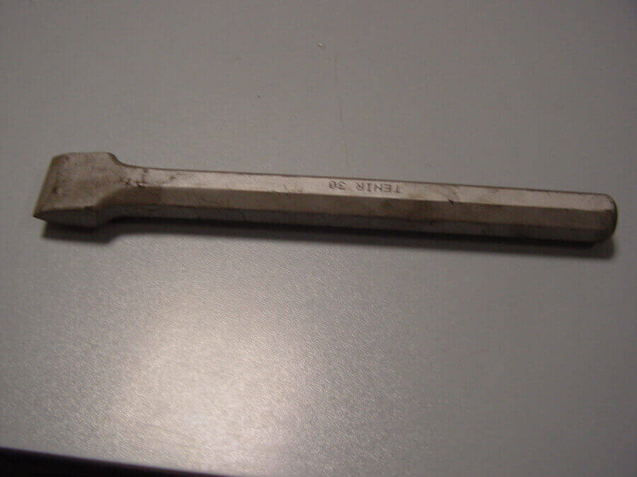 Scalpello metallico da lavoro artigianale