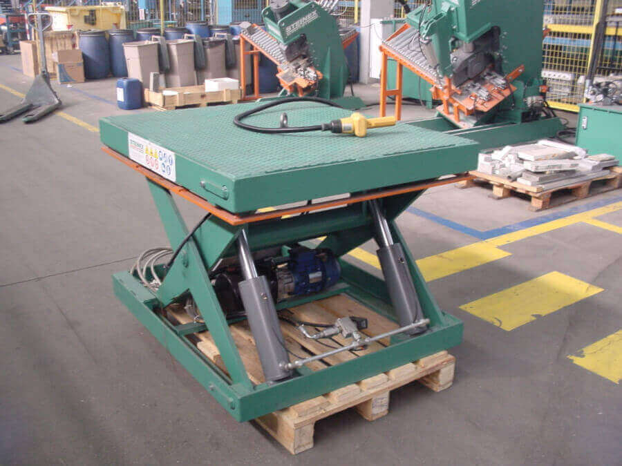 Tavolo sollevatore idraulico industriale verde